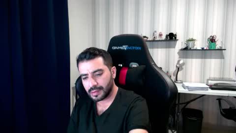 Snapshot of vallartamexi chatting on 10/28/25, 12:58 Roberto Carlos online show from 10/28/25, 12:58