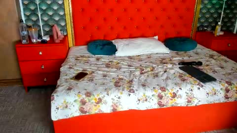 Valerie Val V online show from 12/01/25, 08:36