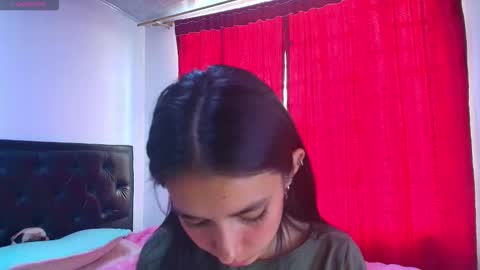 Snapshot of vallery_evanss chatting on 10/31/25, 01:23 Taty independent account online show from 10/31/25, 01:23