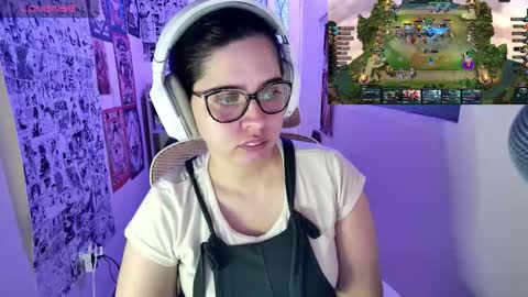 Snapshot of vallolet1_ chatting on 11/05/25, 05:29 Im Violet online show from 11/05/25, 05:29