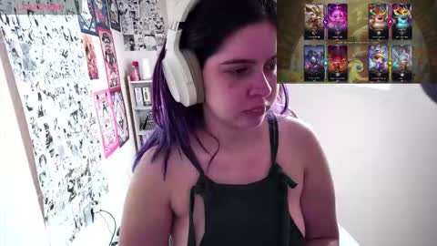 Snapshot of vallolet1_ chatting on 02/08/26, 05:49 Im Violet online show from 02/08/26, 05:49