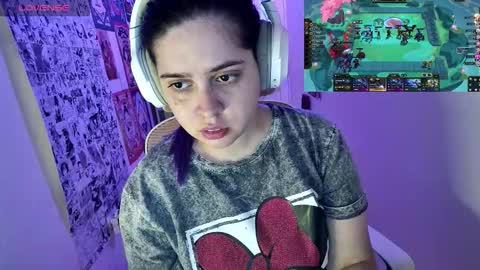 Snapshot of vallolet1_ chatting on 02/13/26, 03:13 Im Violet online show from 02/13/26, 03:13