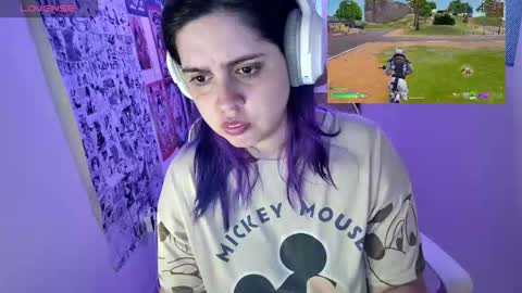 Snapshot of vallolet1_ chatting on 02/16/26, 05:03 Im Violet online show from 02/16/26, 05:03