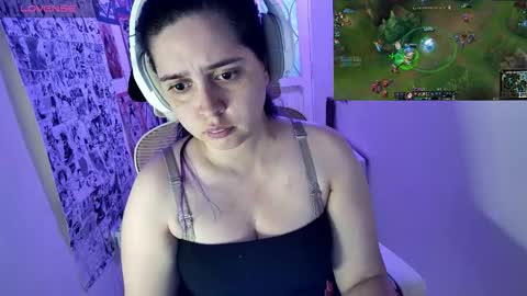 Snapshot of vallolet1_ chatting on 02/25/26, 04:00 Im Violet online show from 02/25/26, 04:00