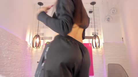 Snapshot of valloletsamar chatting on 01/07/25, 12:20 Vallolet Peach  online show from 01/07/25, 12:20