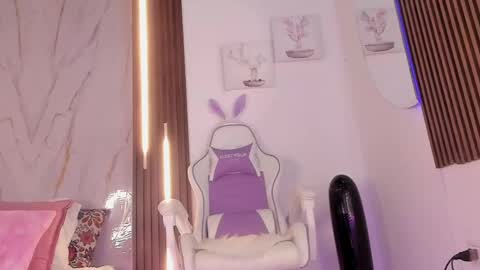 Snapshot of valloletsamar chatting on 09/12/25, 11:21 Vallolet Peach  online show from 09/12/25, 11:21