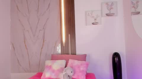 Snapshot of valloletsamar chatting on 09/28/25, 12:10 Vallolet Peach  online show from 09/28/25, 12:10