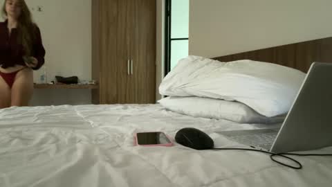 valure_lera online show from 09/21/25, 12:01