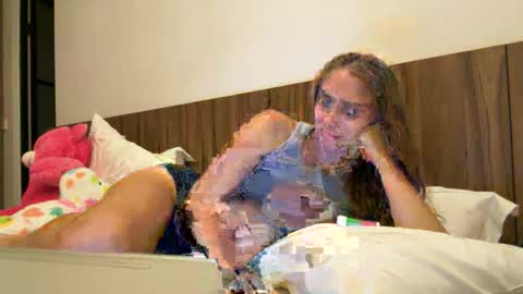 valure_lera online show from 12/16/25, 11:26