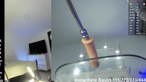 Snapshot of valuu_44 chatting on 11/27/25, 11:40 Hi Im Val a freelance model. online show from 11/27/25, 11:40