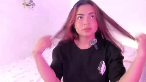 Snapshot of valy_shyness chatting on 11/18/25, 01:55 valy_shyness online show from 11/18/25, 01:55