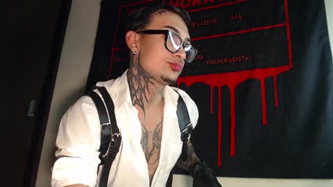 david guzman i model independenthelp me with a thumbs up online show from 01/31/25, 04:36