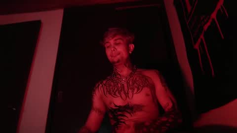 david guzman i model independenthelp me with a thumbs up online show from 02/11/25, 05:16