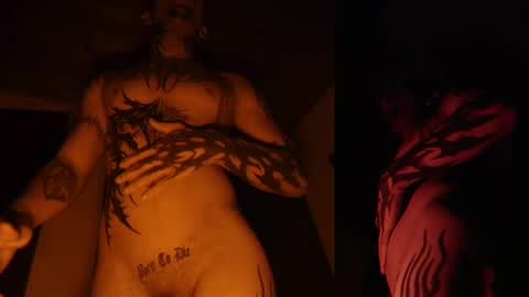 david guzman i model independenthelp me with a thumbs up online show from 02/24/25, 06:38