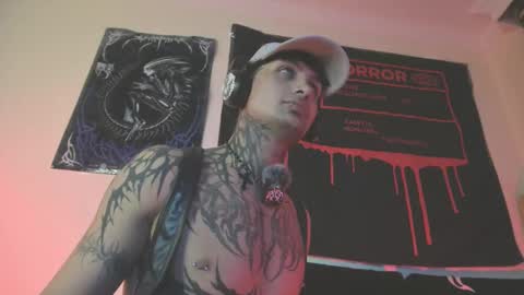 david guzman i model independenthelp me with a thumbs up online show from 09/11/25, 02:44