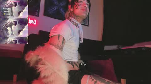 david guzman i model independenthelp me with a thumbs up online show from 01/19/26, 01:53