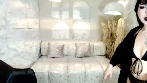 Snapshot of vampkitty_r chatting on 02/12/26, 02:01 vampkitty_r online show from 02/12/26, 02:01