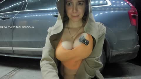 Snapshot of vanandjuani chatting on 03/09/25, 12:53 vanessa online show from 03/09/25, 12:53