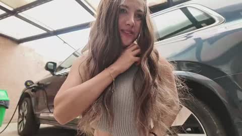 Snapshot of vanandjuani chatting on 10/01/25, 06:25 vanessa online show from 10/01/25, 06:25