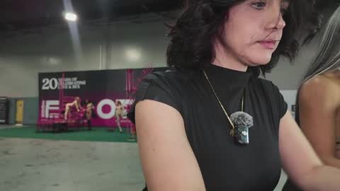 Snapshot of vanandjuani chatting on 10/24/25, 10:06 vanessa online show from 10/24/25, 10:06