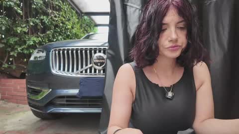 Snapshot of vanandjuani chatting on 11/27/25, 05:59 vanessa online show from 11/27/25, 05:59