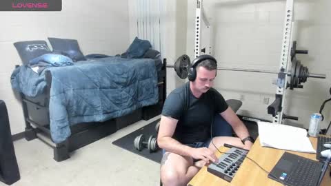 Snapshot of vandal2021 chatting on 01/13/25, 01:02 Vandal2021 online show from 01/13/25, 01:02