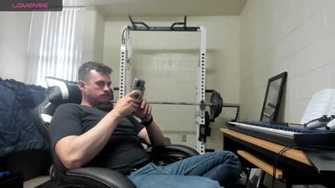 Snapshot of vandal2021 chatting on 02/17/25, 04:48 Vandal2021 online show from 02/17/25, 04:48