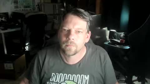 Snapshot of vandonh chatting on 11/12/25, 10:09 vandonh online show from 11/12/25, 10:09