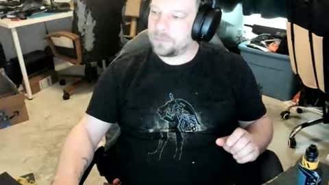 Snapshot of vandonh chatting on 11/17/25, 04:24 vandonh online show from 11/17/25, 04:24