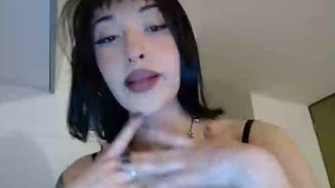 Snapshot of vanesaafoxx chatting on 02/06/26, 06:07 Vans online show from 02/06/26, 06:07