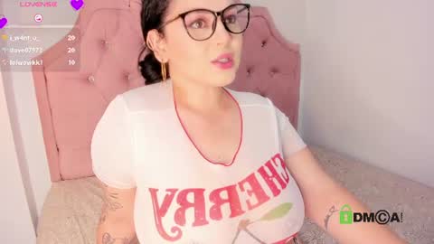 Snapshot of vanesaplacios chatting on 06/30/26, 10:11 vanesa online show from 06/30/26, 10:11