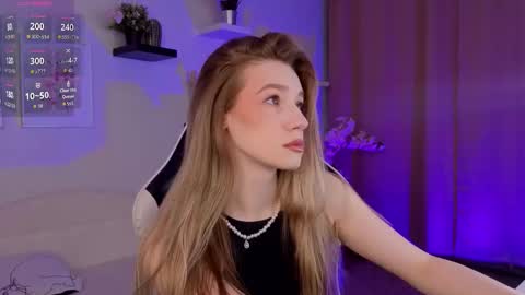 Snapshot of vanessa__lui chatting on 02/17/26, 10:45 Vanessa online show from 02/17/26, 10:45