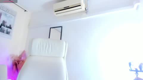 Vanessa online show from 02/04/25, 12:22