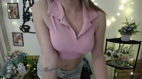 Snapshot of vanessa_joy_ chatting on 04/15/26, 12:12 Vanessa online show from 04/15/26, 12:12