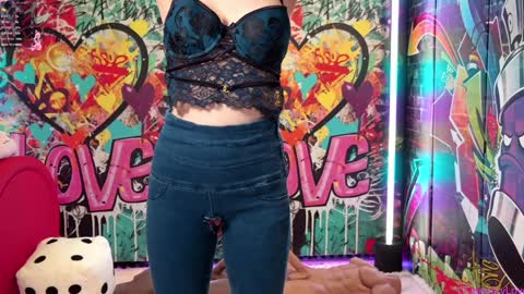 Snapshot of vanessa_love chatting on 01/17/26, 04:54 Vanessa online show from 01/17/26, 04:54