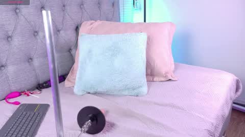 Snapshot of vanessa_mejiia chatting on 04/01/26, 02:56 vanessa_mejiia online show from 04/01/26, 02:56