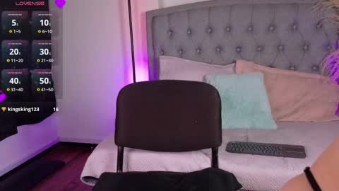 Snapshot of vanessa_mejiia chatting on 04/23/26, 04:35 vanessa_mejiia online show from 04/23/26, 04:35