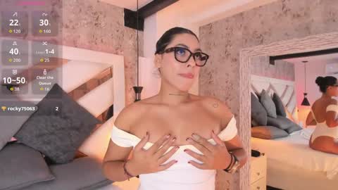 Snapshot of vanessa_rain_ chatting on 05/15/26, 07:32 Vanessa online show from 05/15/26, 07:32