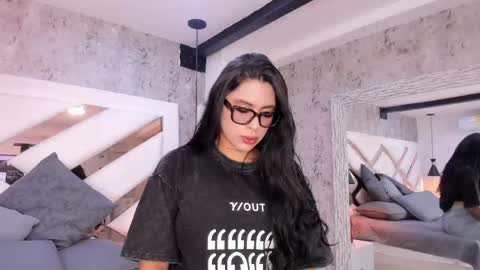 Snapshot of vanessa_rain_ chatting on 05/16/26, 07:23 Vanessa online show from 05/16/26, 07:23