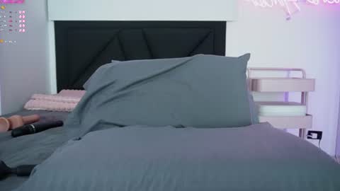 Snapshot of vanessa_suarez chatting on 07/07/26, 02:36 Vanessa online show from 07/07/26, 02:36