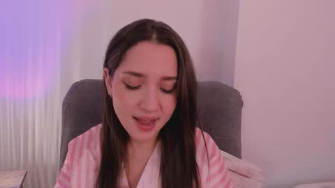 Snapshot of vanessajohnsonn chatting on 03/10/26, 01:32 vanessajohnsonn online show from 03/10/26, 01:32