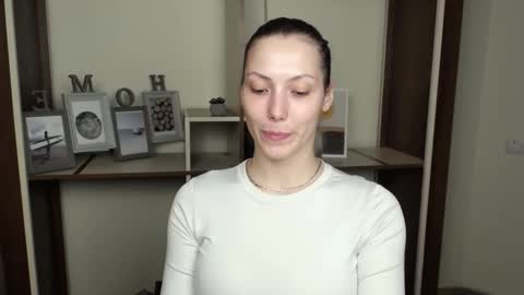 Snapshot of vanessakim_ chatting on 03/17/26, 06:00 Vanessa online show from 03/17/26, 06:00