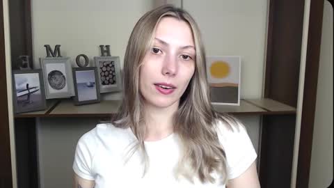 Snapshot of vanessakim_ chatting on 03/18/26, 05:38 Vanessa online show from 03/18/26, 05:38