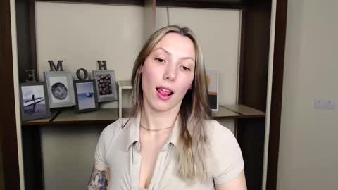 Snapshot of vanessakim_ chatting on 03/25/26, 05:41 Vanessa online show from 03/25/26, 05:41