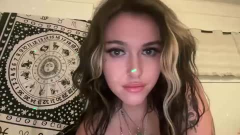 Snapshot of vanessaluvs2play chatting on 11/04/25, 01:48 vanessaluvs2play online show from 11/04/25, 01:48