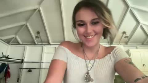 Snapshot of vanessaluvs2play chatting on 11/09/25, 09:57 vanessaluvs2play online show from 11/09/25, 09:57