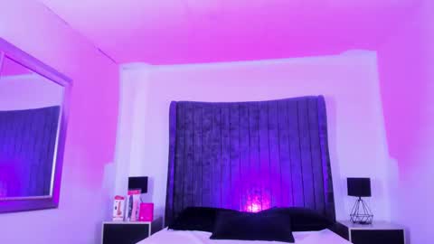 Snapshot of vanessaparis_ chatting on 02/23/26, 11:02 Vanessa Sexy Paris online show from 02/23/26, 11:02