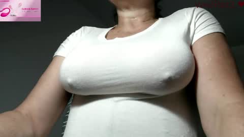 Snapshot of vanessared2 chatting on 07/21/26, 01:02 Vanesared2 online show from 07/21/26, 01:02