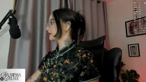 Snapshot of vanessart_ chatting on 09/09/25, 12:21 Vanessa online show from 09/09/25, 12:21