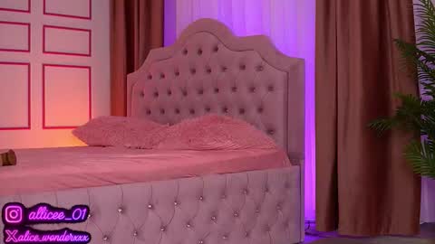 Vanessa Simon online show from 10/08/25, 08:23